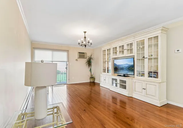 5th image of 15 Springwood Dr, Babylon, NY 11703 | MLS# 1032270