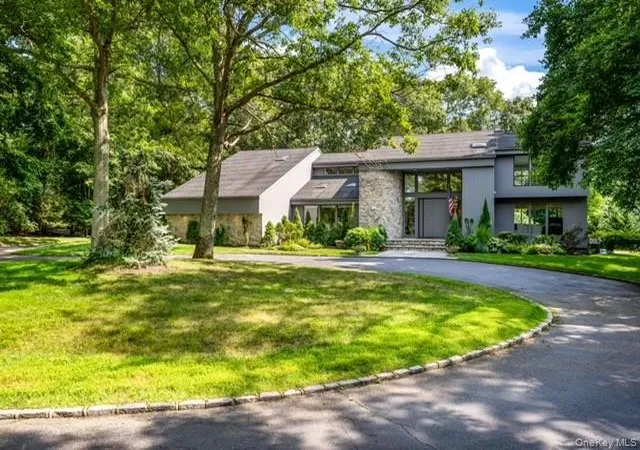 Photo 3 of Single family home for sale at 6 Fox Hunt Ct, Huntington, NY 11743 | MLS# 1032274 | Listing updated on 2026-07-30