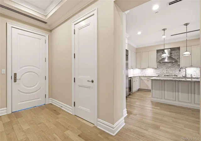 Photo 3 of Condo for sale at 6000 Royal Ct #6204, North Hempstead, NY 11040 | MLS# 1032300 | Listing updated on 2026-08-17
