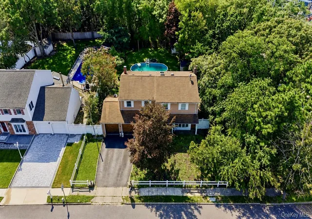 Photo 2 of Single family home for sale at 8 Singingwood Dr, Brookhaven, NY 11741 | MLS# 1032301 | Listing updated on 2026-09-05