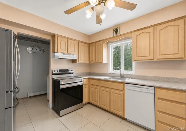 Photo 3 of Single family home for sale at 8 Singingwood Dr, Brookhaven, NY 11741 | MLS# 1032301 | Listing updated on 2026-09-05