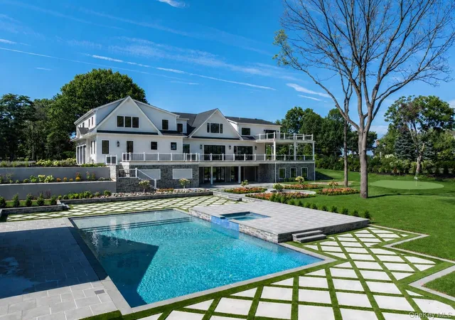 Photo 3 of Single family home for sale at 220 Beach Rd, Oyster Bay, NY 11771 | MLS# 1032317 | Listing updated on 2026-09-15