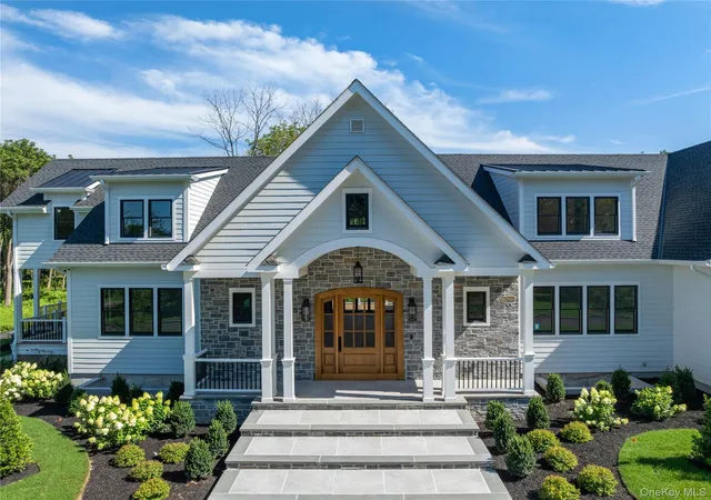 Photo 4 of Single family home for sale at 220 Beach Rd, Oyster Bay, NY 11771 | MLS# 1032317 | Listing updated on 2026-09-15
