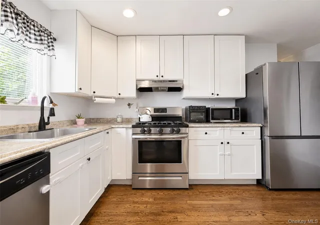 Photo 3 of Single family home for sale at 11 Farragut Ave, Babylon, NY 11757 | MLS# 1032337 | Listing updated on 2026-10-06