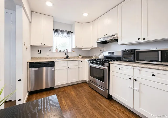 Photo 3 of Single family home for sale at 11 Farragut Ave, Babylon, NY 11757 | MLS# 1032337 | Listing updated on 2026-10-06