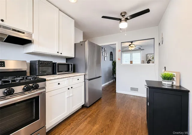 Photo 4 of Single family home for sale at 11 Farragut Ave, Babylon, NY 11757 | MLS# 1032337 | Listing updated on 2026-10-06