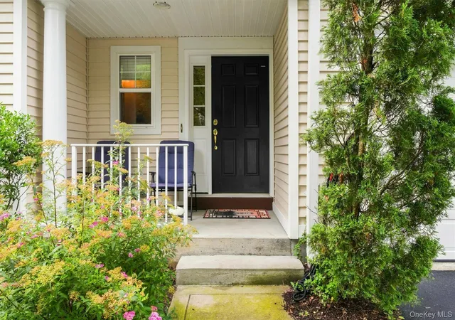 Listing Photo 3 - Condo for sale in building located at 165 Underhill Ln, Peekskill, NY 10566