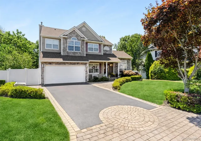 Photo 1 of Single family home for sale at 15 Scenicview Crescent, Brookhaven, NY 11949 | MLS# 1032340 | Listing updated on 2026-09-20
