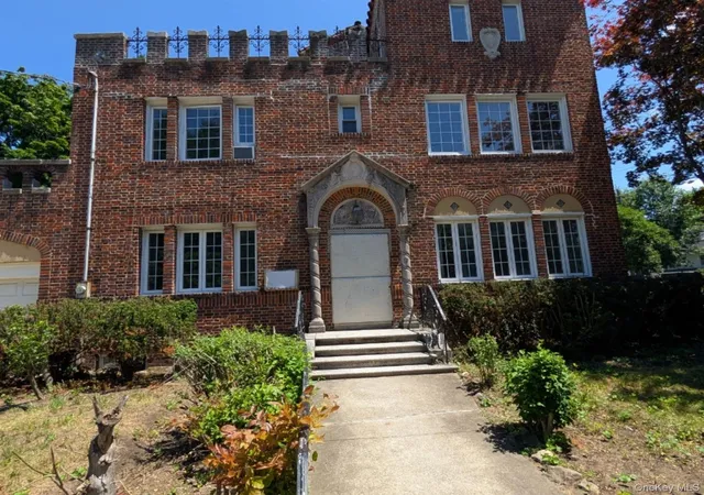 Photo 1 of Sale Pending at 17 Hillside Ave, North Hempstead, NY 11021 | MLS# 1032354 | Listing updated on 2026-08-22