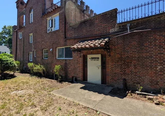 Photo 2 of Sale Pending at 17 Hillside Ave, North Hempstead, NY 11021 | MLS# 1032354 | Listing updated on 2026-08-22