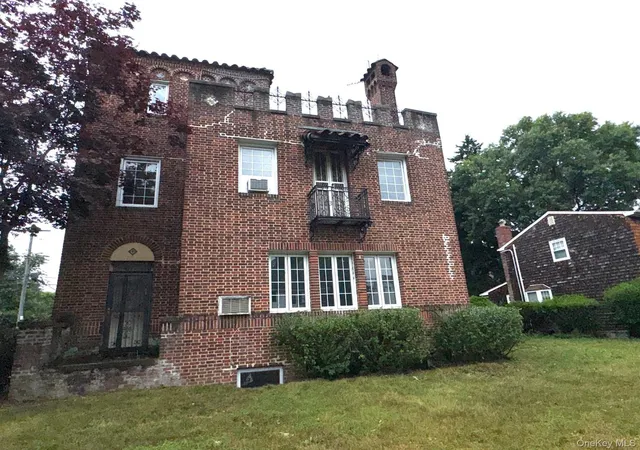 Photo 3 of Sale Pending at 17 Hillside Ave, North Hempstead, NY 11021 | MLS# 1032354 | Listing updated on 2026-08-22
