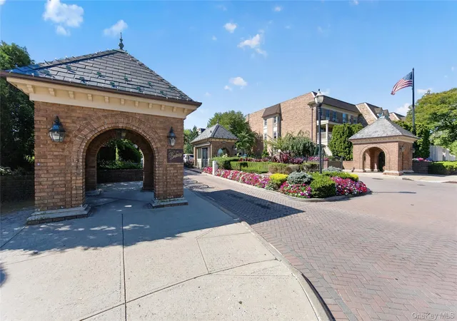 Photo 2 of Condo for sale at 20550 Brian Crescent #1076, New York, NY 11360 | MLS# 1032358 | Listing updated on 2026-08-28