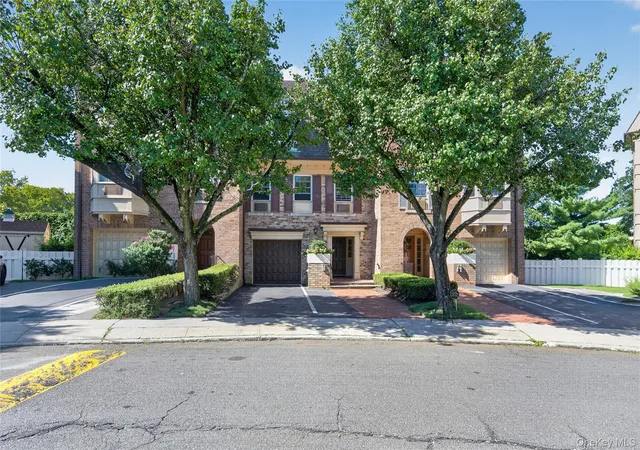 Photo 4 of Condo for sale at 20550 Brian Crescent #1076, New York, NY 11360 | MLS# 1032358 | Listing updated on 2026-08-28