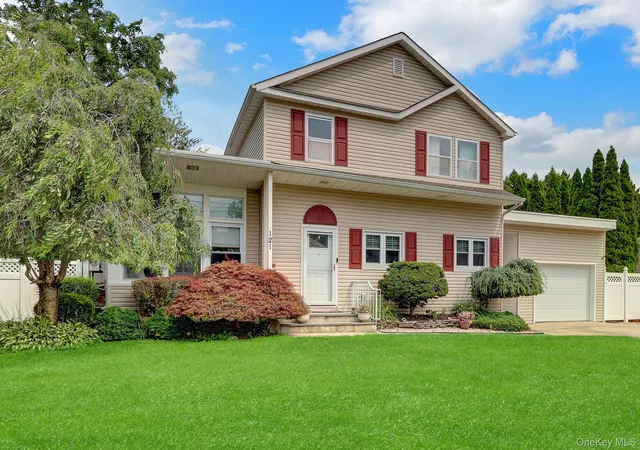 Photo 2 of Single family home for sale at 121 Wright Ave, Babylon, NY 11729 | MLS# 1032359 | Listing updated on 2026-10-07