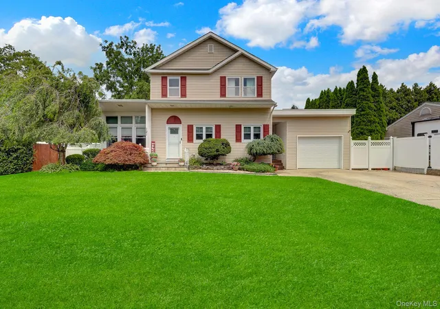 3rd image of 121 Wright Ave, Babylon, NY 11729 | MLS# 1032359