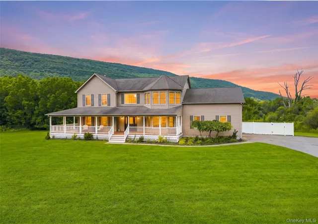 2nd image of 7 Seaman Ct, Woodbury, NY 10930 | MLS# 1032361