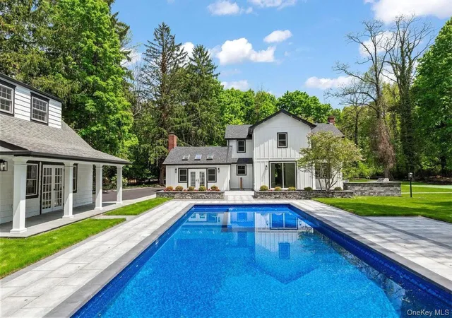 Photo 2 of Sale Pending at 75 Centerport Rd, Huntington, NY 11740 | MLS# 1032383 | Listing updated on 2026-09-19