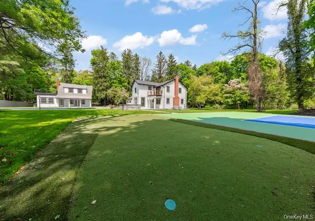 Photo 3 of Sale Pending at 75 Centerport Rd, Huntington, NY 11740 | MLS# 1032383 | Listing updated on 2026-09-19