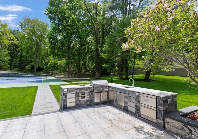 Photo 4 of Sale Pending at 75 Centerport Rd, Huntington, NY 11740 | MLS# 1032383 | Listing updated on 2026-09-19