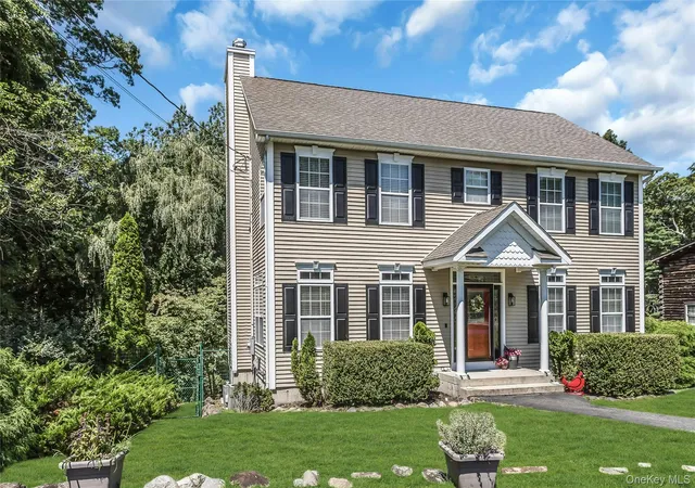 Photo 2 of Single family home for sale at 1025 Seawood Dr, Southold, NY 11971 | MLS# 1032396 | Listing updated on 2026-08-23