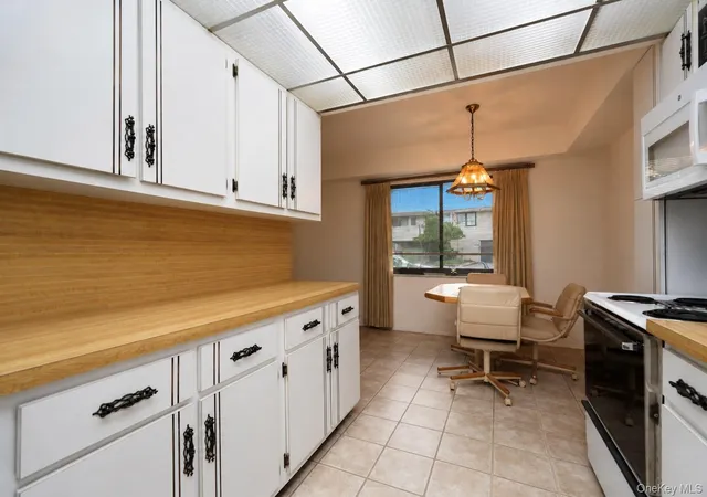 Listing Photo 5 - Condo for sale in building located at 10 Windham Loop, New York, NY 10314 - Unit #1B