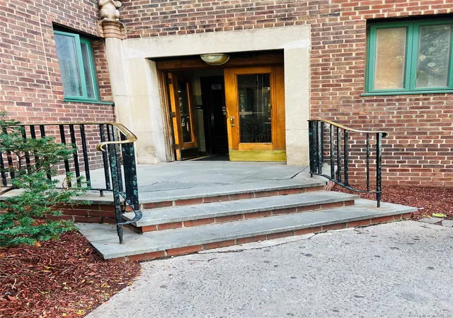 Photo 2 of Condo for sale at 1595 Unionport Rd #11A, New York, NY 10462 | MLS# 1032422 | Listing updated on 2026-08-12