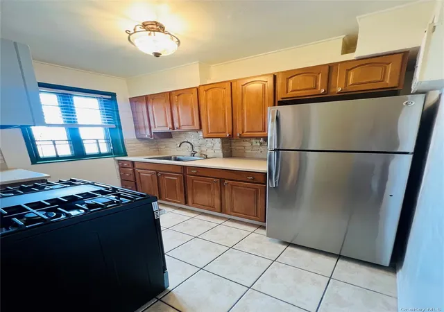 Photo 3 of Condo for sale at 1595 Unionport Rd #11A, New York, NY 10462 | MLS# 1032422 | Listing updated on 2026-08-12