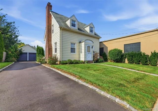 2nd image of 148 Canterbury Rd, North Hempstead, NY 11596 | MLS# 1032426