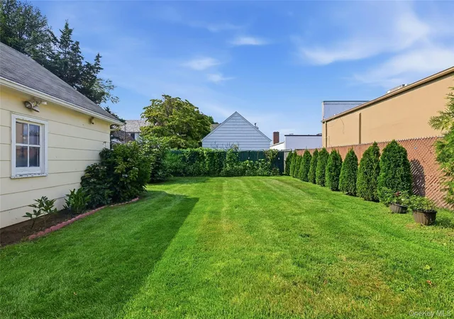 3rd image of 148 Canterbury Rd, North Hempstead, NY 11596 | MLS# 1032426