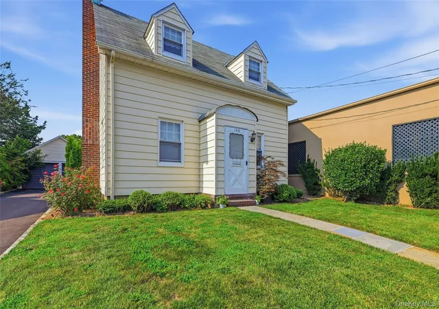 27th image of 148 Canterbury Rd, North Hempstead, NY 11596 | MLS# 1032426