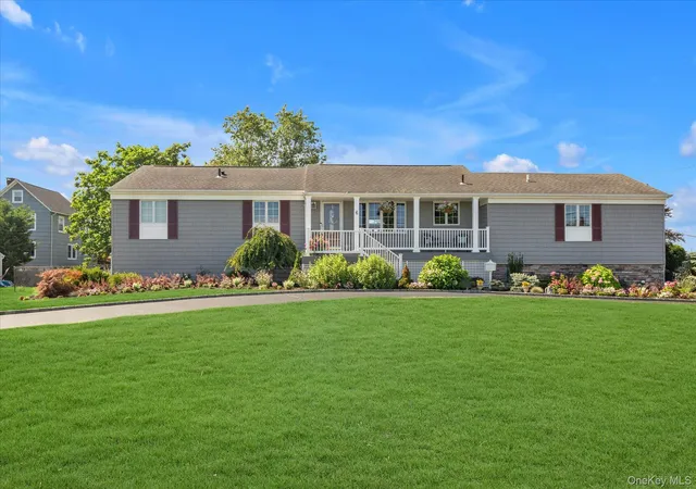Photo 1 of Single family home for sale at 6 Montgomery Ln, Islip, NY 11706 | MLS# 1032442 | Listing updated on 2026-08-23