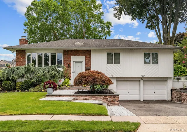 Photo 1 of Sale Pending at 1 Cortland Ave, Oyster Bay, NY 11753 | MLS# 1032453 | Listing updated on 2026-10-06