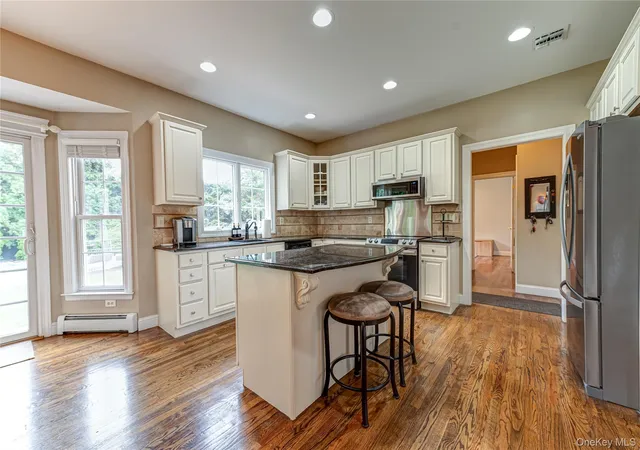 4th image of 61 Hillside Ave, Smithtown, NY 11780 | MLS# 1032455