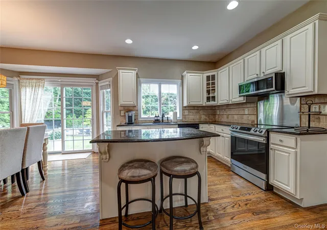 5th image of 61 Hillside Ave, Smithtown, NY 11780 | MLS# 1032455