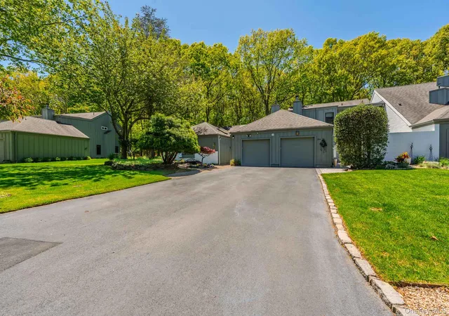 Photo 4 of Sale Pending at 35 Timberline Cir, Brookhaven, NY 11777 | MLS# 1032464 | Listing updated on 2026-08-31
