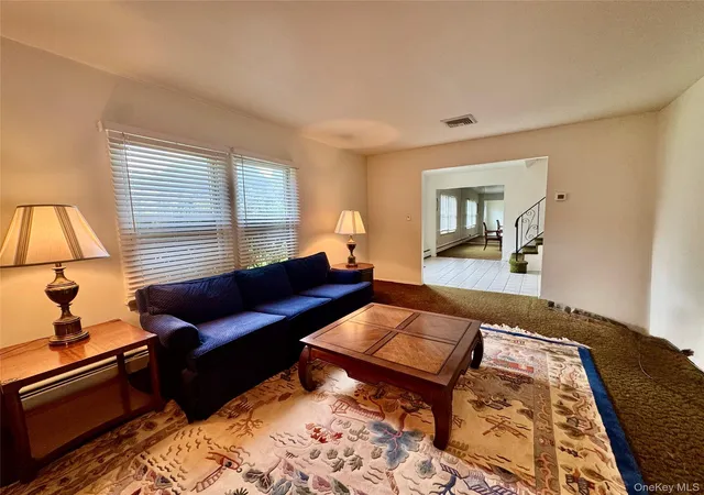 Photo 4 of Sale Pending at 15 Stonehurst Ln, Huntington, NY 11746 | MLS# 1032468 | Listing updated on 2026-08-19