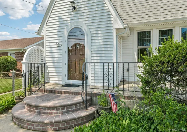 Photo 4 of Sale Pending at 781 Grand Ter Ave, Hempstead, NY 11510 | MLS# 1032478 | Listing updated on 2026-08-26