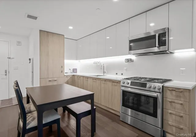 Photo 3 of Condo for sale at 13103 40th Road #11D, New York, NY 11354 | MLS# 1032481 | Listing updated on 2026-08-04