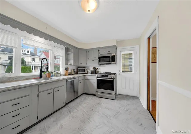 Photo 3 of Sale Pending at 238 Van Cortlandt Park Ave, Yonkers, NY 10705 | MLS# 1032485 | Listing updated on 2026-08-13