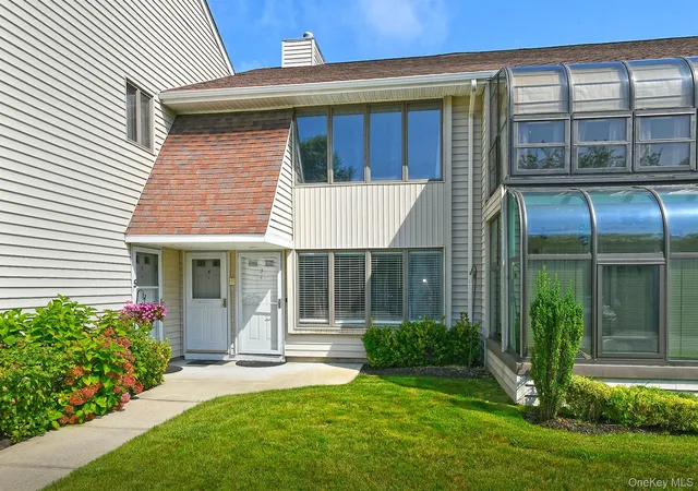 Photo 3 of Condo for sale at 20 Laurel Ave #3, Islip, NY 11730 | MLS# 1032487 | Listing updated on 2026-08-28