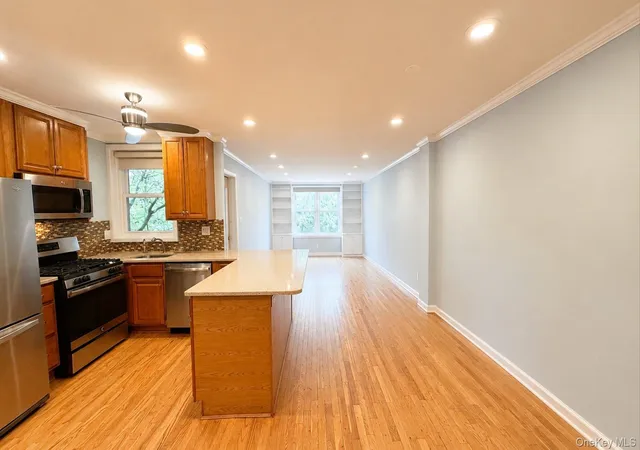 Photo 3 of Sale Pending at 42 30 Douglaston Pkwy #5L, New York, NY 11363 | MLS# 1032502 | Listing updated on 2026-08-17