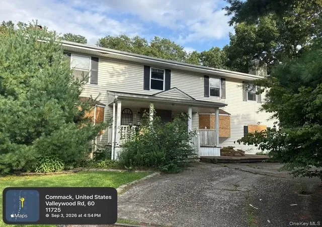 Photo 3 of Sale Pending at 60 Valleywood Rd, Smithtown, NY 11725 | MLS# 1032518 | Listing updated on 2026-09-08