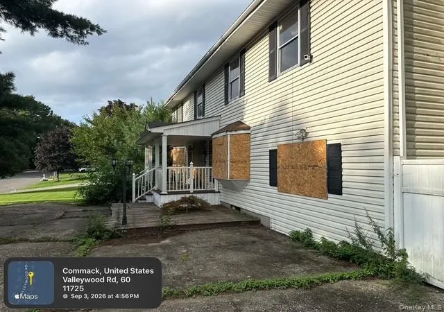 Photo 3 of Sale Pending at 60 Valleywood Rd, Smithtown, NY 11725 | MLS# 1032518 | Listing updated on 2026-09-08