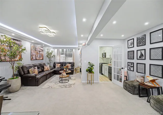 Photo 3 of Sale Pending at 226-26 Union Turnpike #2R, New York, NY 11364 | MLS# 1032528 | Listing updated on 2026-09-18