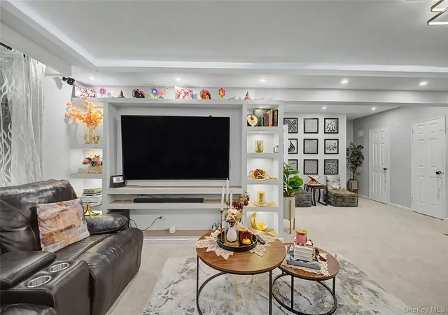 Photo 4 of Sale Pending at 226-26 Union Turnpike #2R, New York, NY 11364 | MLS# 1032528 | Listing updated on 2026-09-18