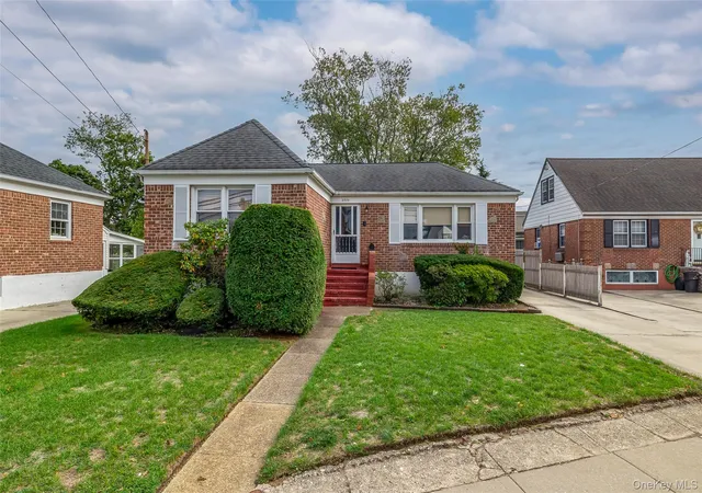 Photo 2 of Single family home for sale at 2975 Oceanside Rd, Hempstead, NY 11572 | MLS# 1032534 | Listing updated on 2026-07-31