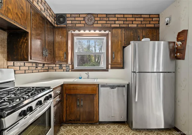 Photo 3 of Single family home for sale at 2975 Oceanside Rd, Hempstead, NY 11572 | MLS# 1032534 | Listing updated on 2026-07-31