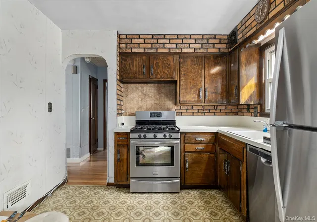 Photo 3 of Single family home for sale at 2975 Oceanside Rd, Hempstead, NY 11572 | MLS# 1032534 | Listing updated on 2026-07-31