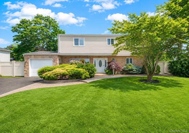 1st image of 301 W 22nd St, Babylon, NY 11729 | MLS# 1032535