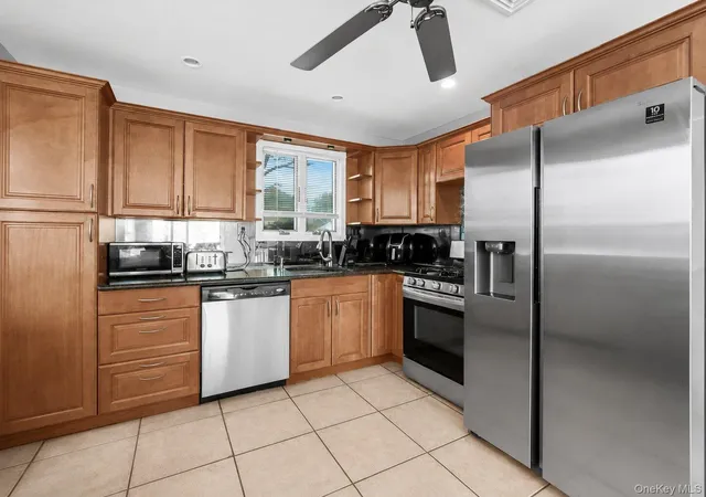 3rd image of 301 W 22Nd St, Babylon, NY 11729 | MLS# 1032535